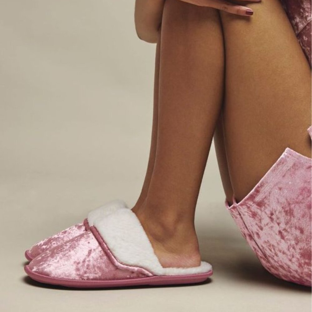 AVON Velvet Slipper (Mauve) Size 8